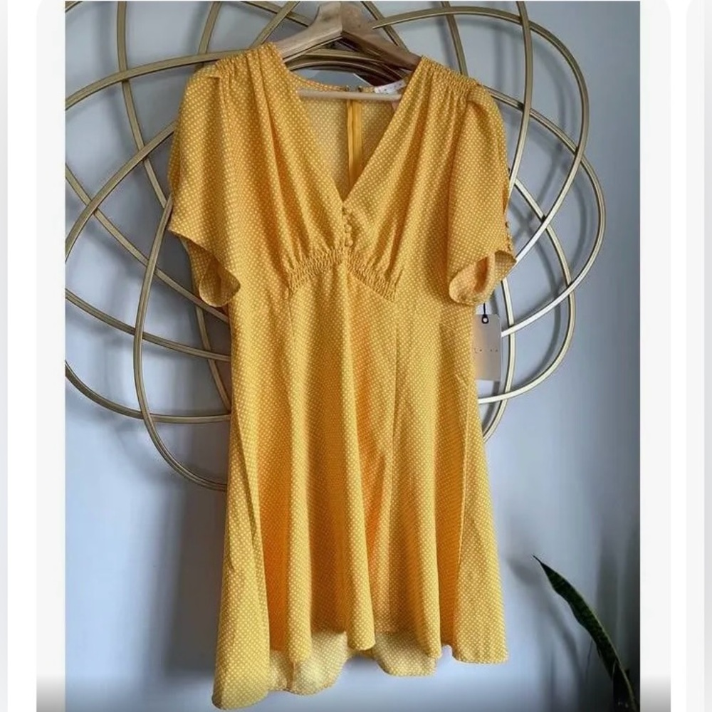Yellow vintage like summer dress with ruffle sleeves and buttons
